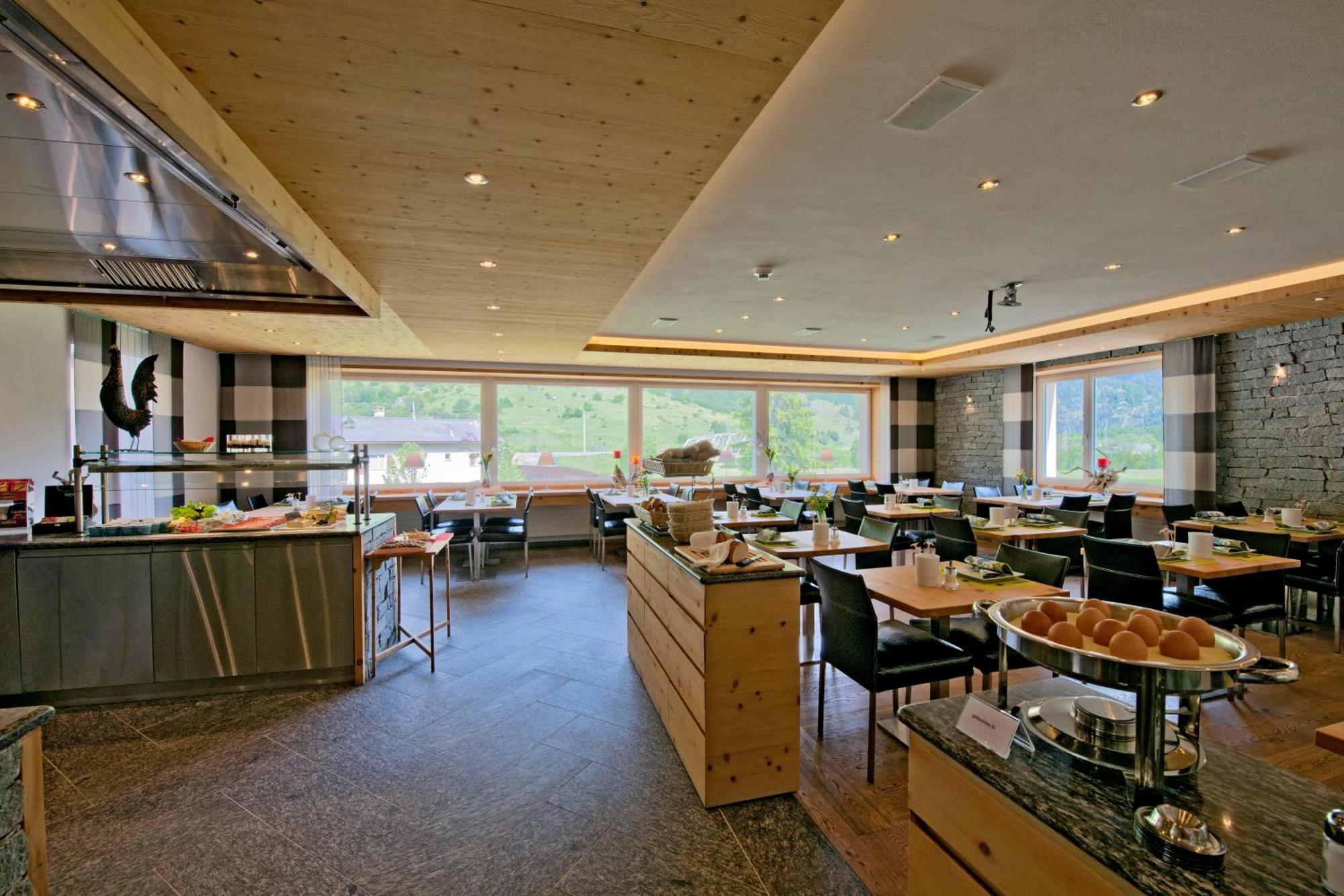 Hotel Crusch Alba Zernez Ngoại thất bức ảnh